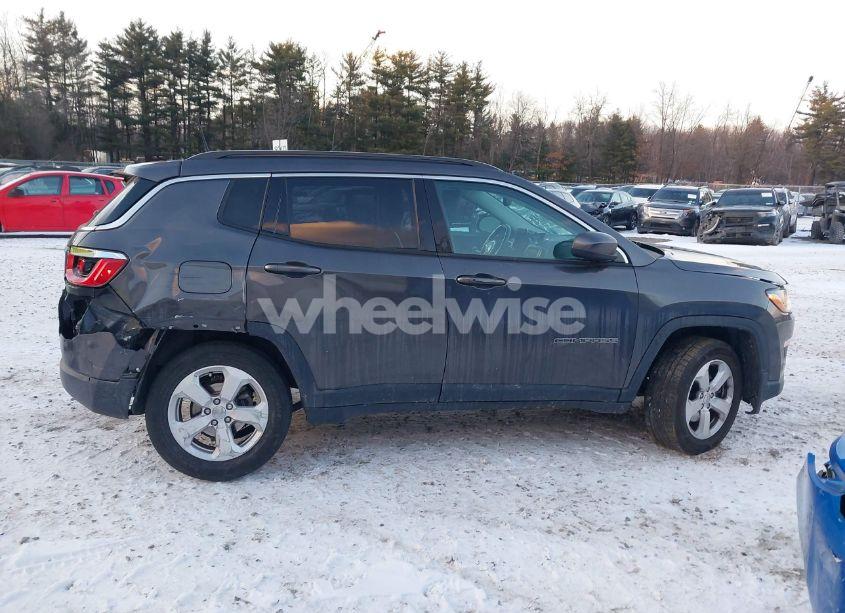 Photo 13 of 2019 Jeep Compass LATITUDE 4X4 (VIN 3C4NJDBB9KT734716)