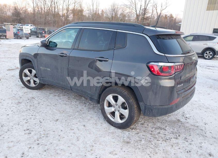 Photo 3 of 2019 Jeep Compass LATITUDE 4X4 (VIN 3C4NJDBB9KT734716)