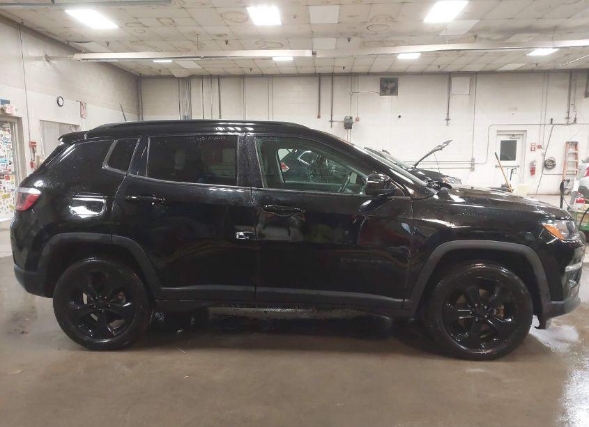 Photo 14 of 2019 Jeep Compass ALTITUDE 4X4 (VIN 3C4NJDBB9KT828627)