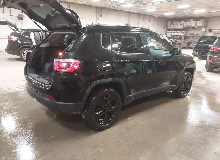 Photo 4 of 2019 Jeep Compass ALTITUDE 4X4 (VIN 3C4NJDBB9KT828627)