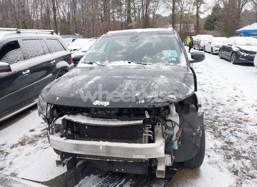 Photo 12 of 2019 Jeep Compass LATITUDE 4X4 (VIN 3C4NJDBB9KT829163)