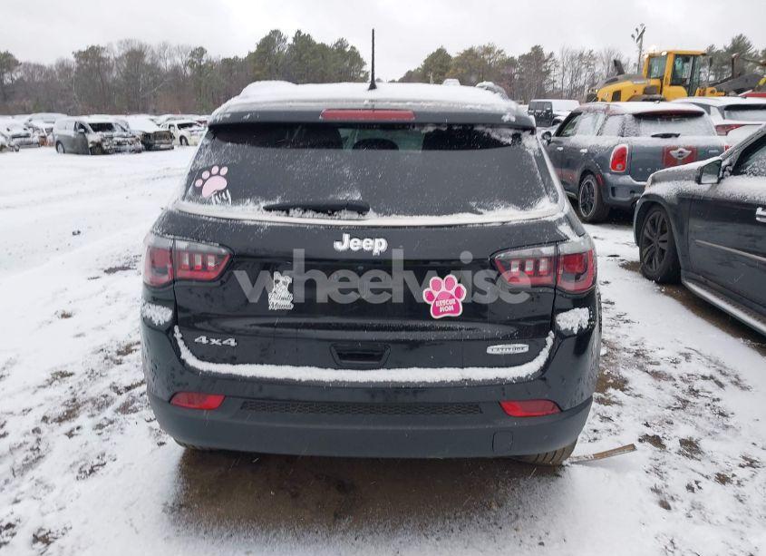 Photo 16 of 2019 Jeep Compass LATITUDE 4X4 (VIN 3C4NJDBB9KT829163)