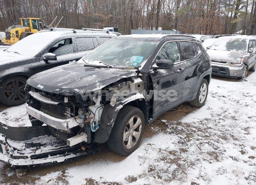 Photo 2 of 2019 Jeep Compass LATITUDE 4X4 (VIN 3C4NJDBB9KT829163)