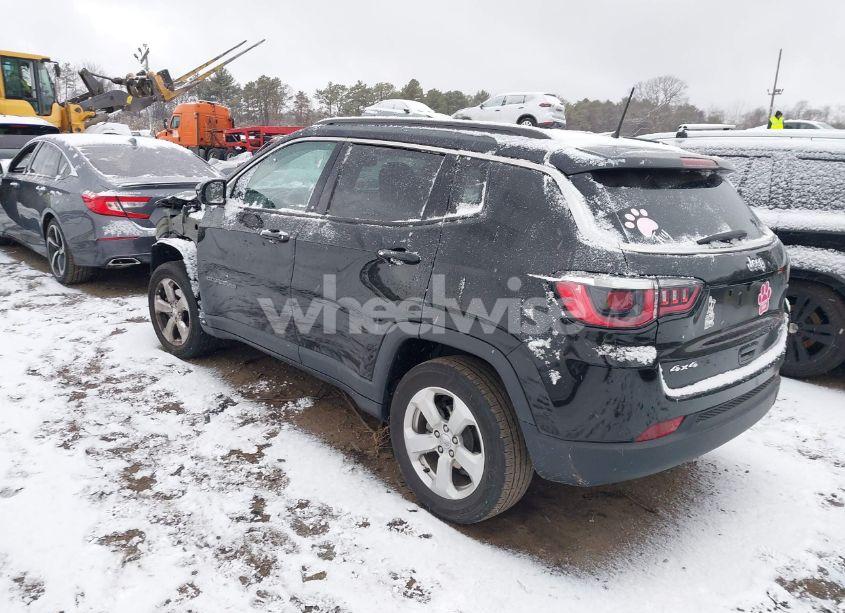 Photo 3 of 2019 Jeep Compass LATITUDE 4X4 (VIN 3C4NJDBB9KT829163)
