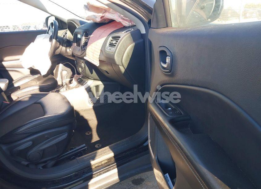 Photo 5 of 2021 Jeep Compass LATITUDE 4X4 (VIN 3C4NJDBB9MT600890)