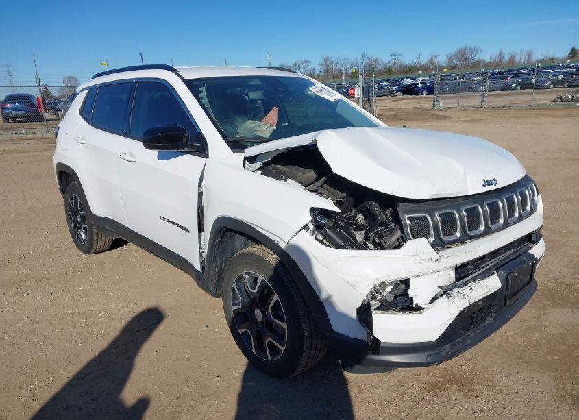 2022 Jeep Compass LATITUDE 4X4 (VIN 3C4NJDBB9NT123170) main photo