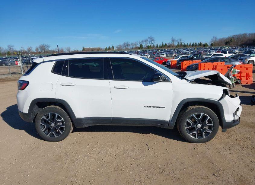 Photo 13 of 2022 Jeep Compass LATITUDE 4X4 (VIN 3C4NJDBB9NT123170)