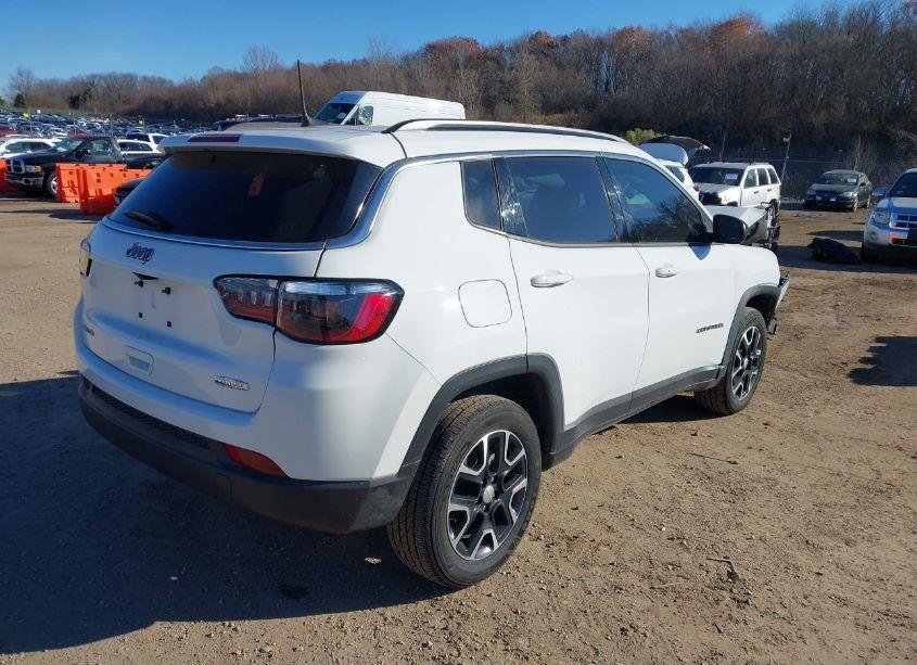 Photo 4 of 2022 Jeep Compass LATITUDE 4X4 (VIN 3C4NJDBB9NT123170)