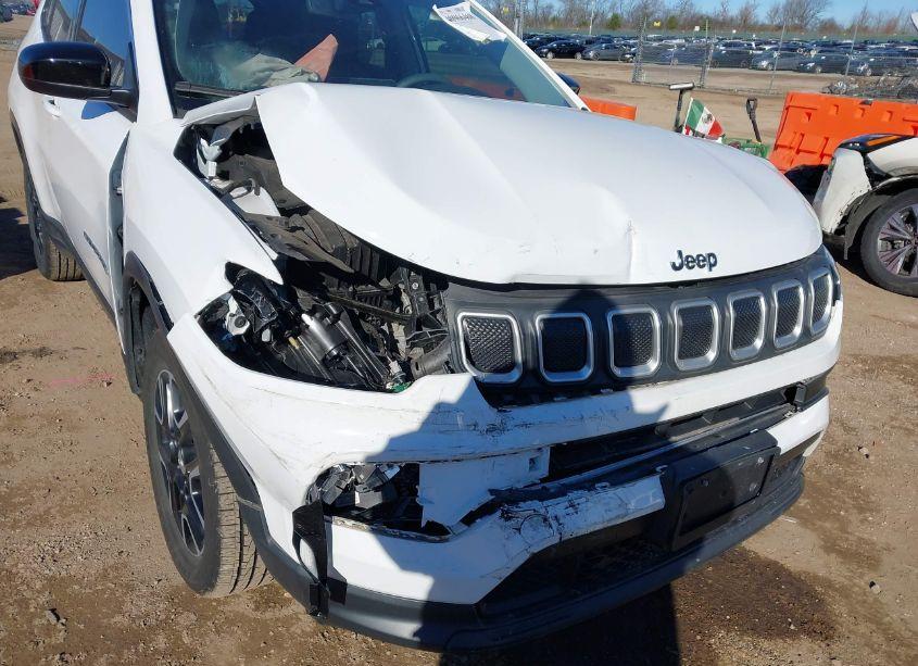 Photo 6 of 2022 Jeep Compass LATITUDE 4X4 (VIN 3C4NJDBB9NT123170)