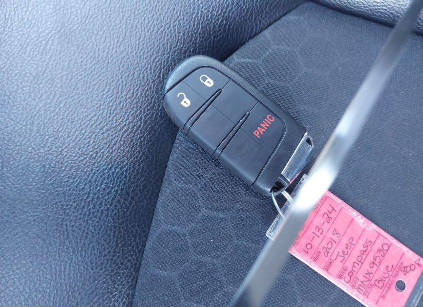 Photo 11 of 2018 Jeep Compass LATITUDE 4X4 (VIN 3C4NJDBBXJT108008)