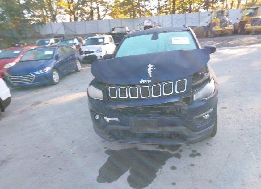 Photo 13 of 2018 Jeep Compass LATITUDE 4X4 (VIN 3C4NJDBBXJT108008)