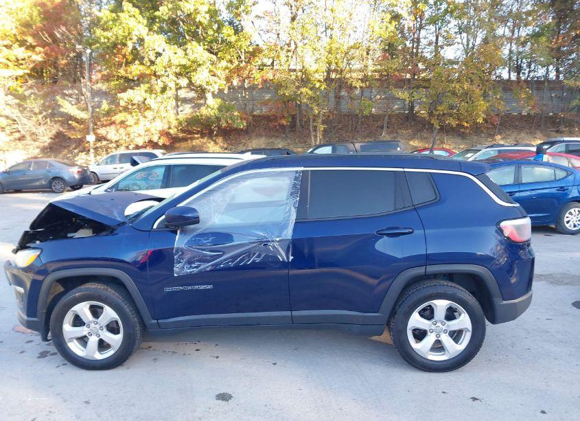 Photo 15 of 2018 Jeep Compass LATITUDE 4X4 (VIN 3C4NJDBBXJT108008)