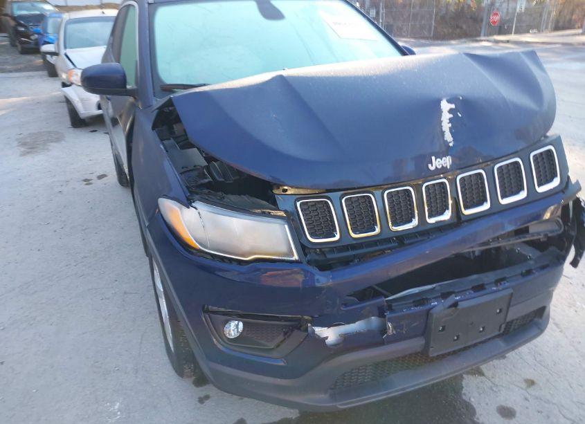 Photo 18 of 2018 Jeep Compass LATITUDE 4X4 (VIN 3C4NJDBBXJT108008)