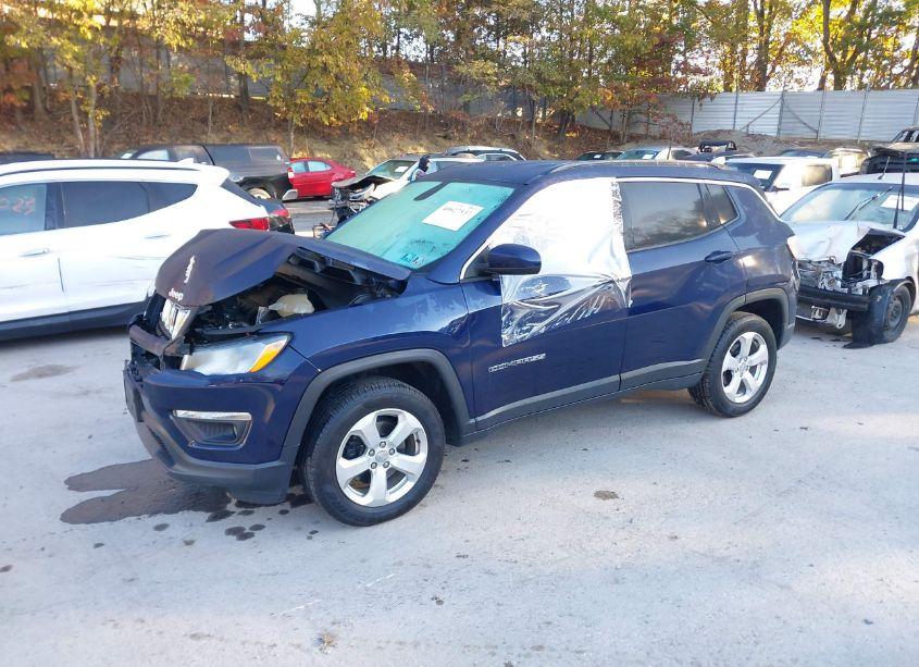 Photo 2 of 2018 Jeep Compass LATITUDE 4X4 (VIN 3C4NJDBBXJT108008)