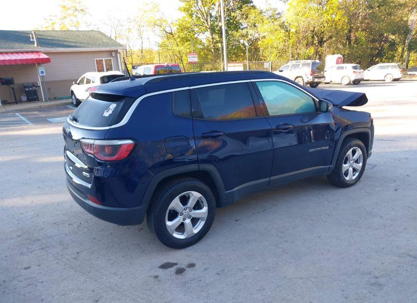 Photo 4 of 2018 Jeep Compass LATITUDE 4X4 (VIN 3C4NJDBBXJT108008)