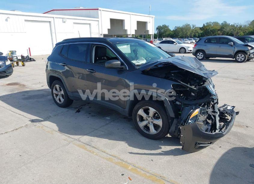 2018 Jeep Compass LATITUDE 4X4 (VIN 3C4NJDBBXJT116187) main photo