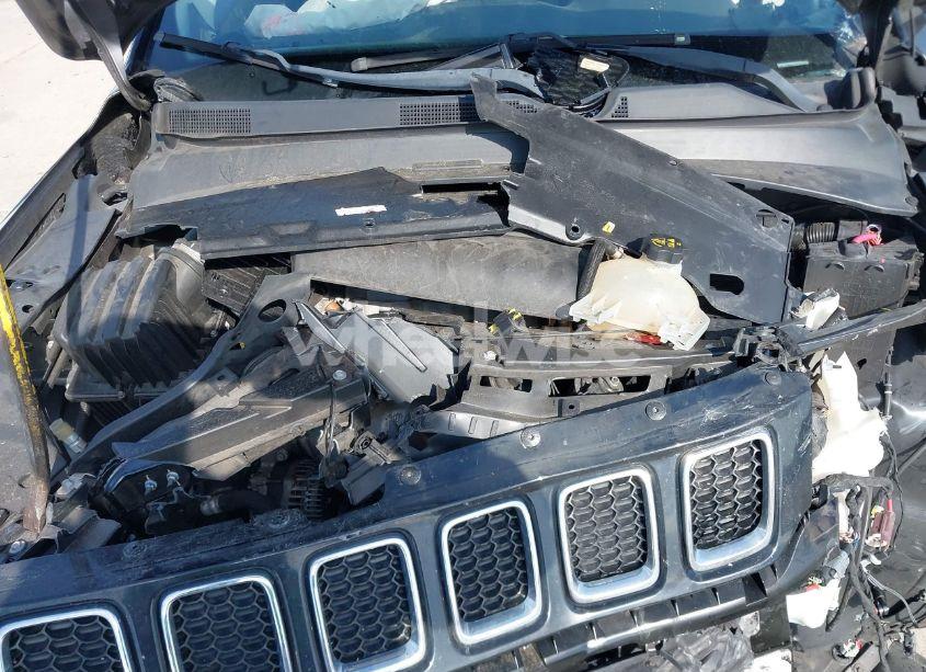 Photo 10 of 2018 Jeep Compass LATITUDE 4X4 (VIN 3C4NJDBBXJT116187)