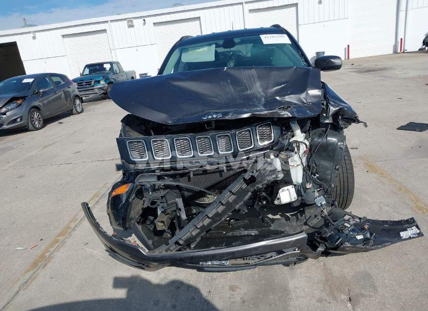 Photo 11 of 2018 Jeep Compass LATITUDE 4X4 (VIN 3C4NJDBBXJT116187)