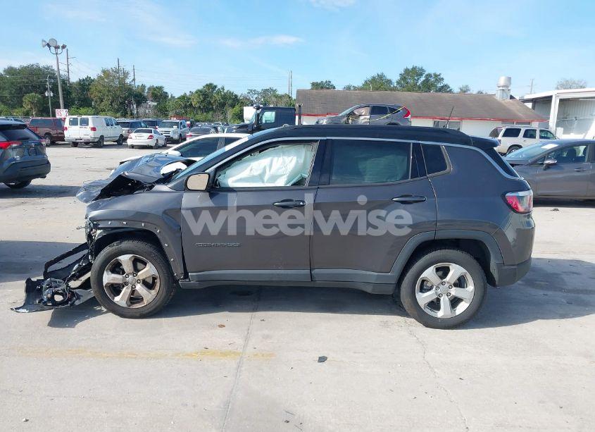 Photo 13 of 2018 Jeep Compass LATITUDE 4X4 (VIN 3C4NJDBBXJT116187)