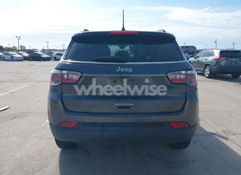 Photo 15 of 2018 Jeep Compass LATITUDE 4X4 (VIN 3C4NJDBBXJT116187)