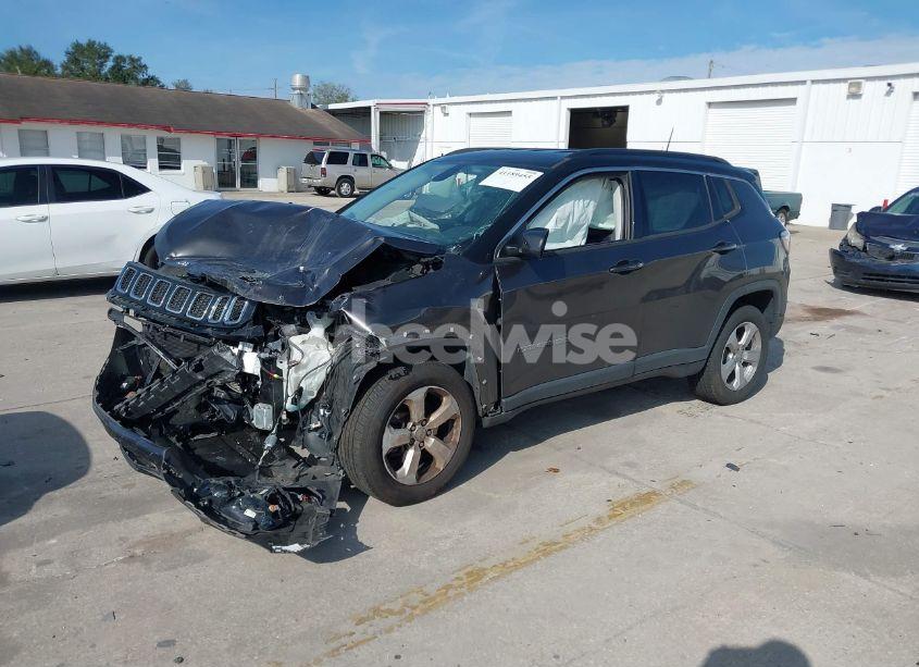 Photo 2 of 2018 Jeep Compass LATITUDE 4X4 (VIN 3C4NJDBBXJT116187)