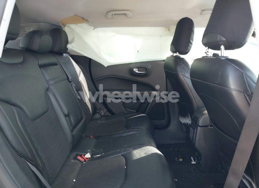 Photo 8 of 2018 Jeep Compass LATITUDE 4X4 (VIN 3C4NJDBBXJT116187)