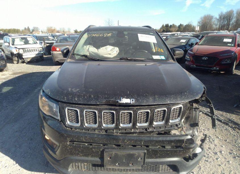 Photo 12 of 2018 Jeep Compass LATITUDE 4X4 (VIN 3C4NJDBBXJT138626)