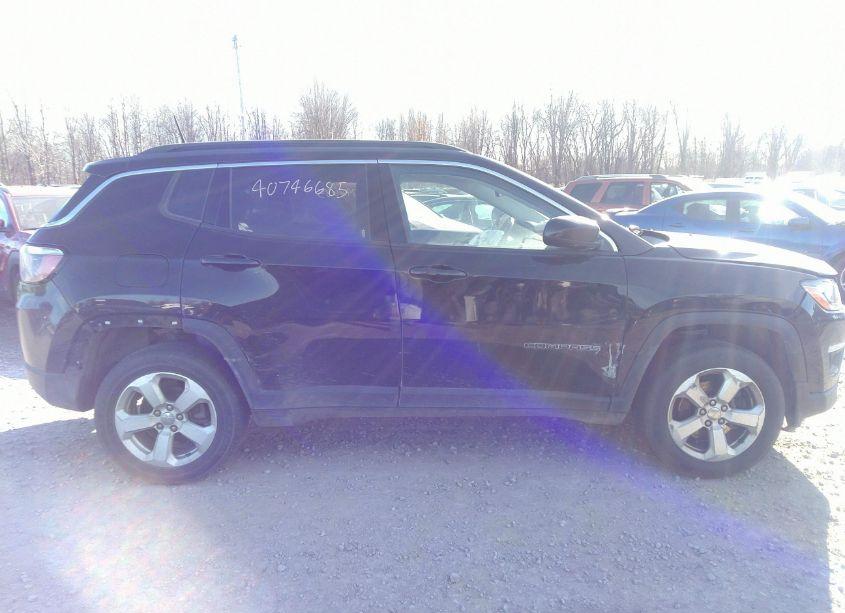 Photo 13 of 2018 Jeep Compass LATITUDE 4X4 (VIN 3C4NJDBBXJT138626)