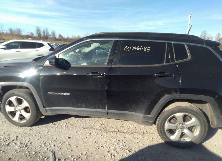 Photo 14 of 2018 Jeep Compass LATITUDE 4X4 (VIN 3C4NJDBBXJT138626)