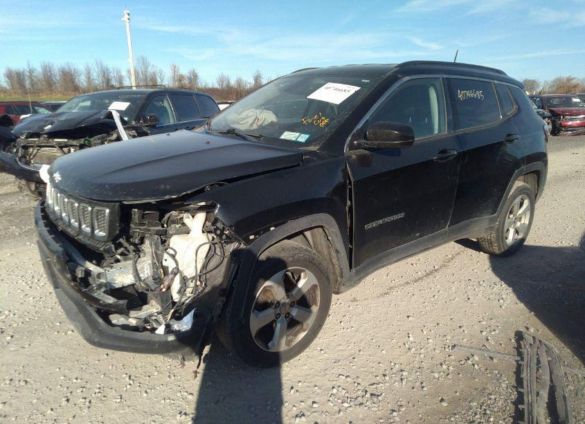 Photo 2 of 2018 Jeep Compass LATITUDE 4X4 (VIN 3C4NJDBBXJT138626)