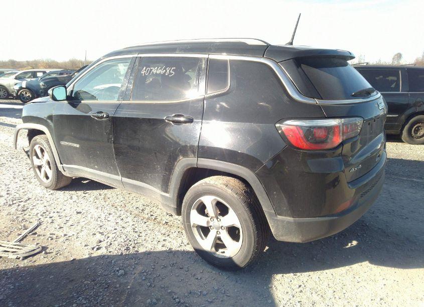 Photo 3 of 2018 Jeep Compass LATITUDE 4X4 (VIN 3C4NJDBBXJT138626)