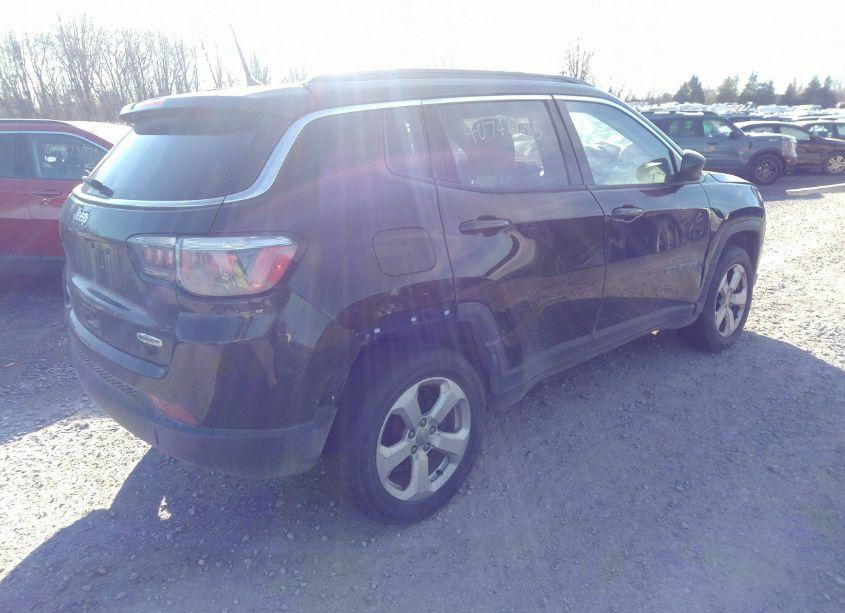 Photo 4 of 2018 Jeep Compass LATITUDE 4X4 (VIN 3C4NJDBBXJT138626)
