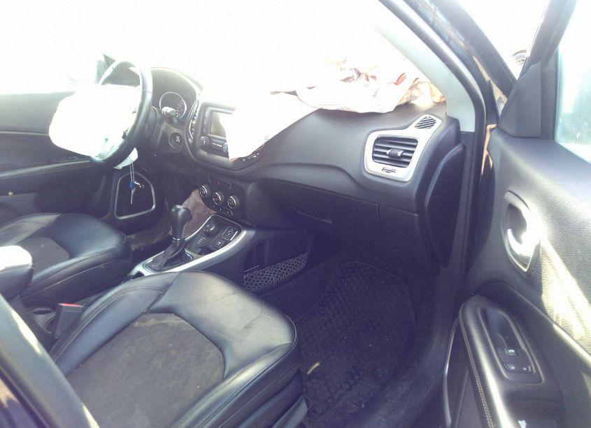 Photo 5 of 2018 Jeep Compass LATITUDE 4X4 (VIN 3C4NJDBBXJT138626)