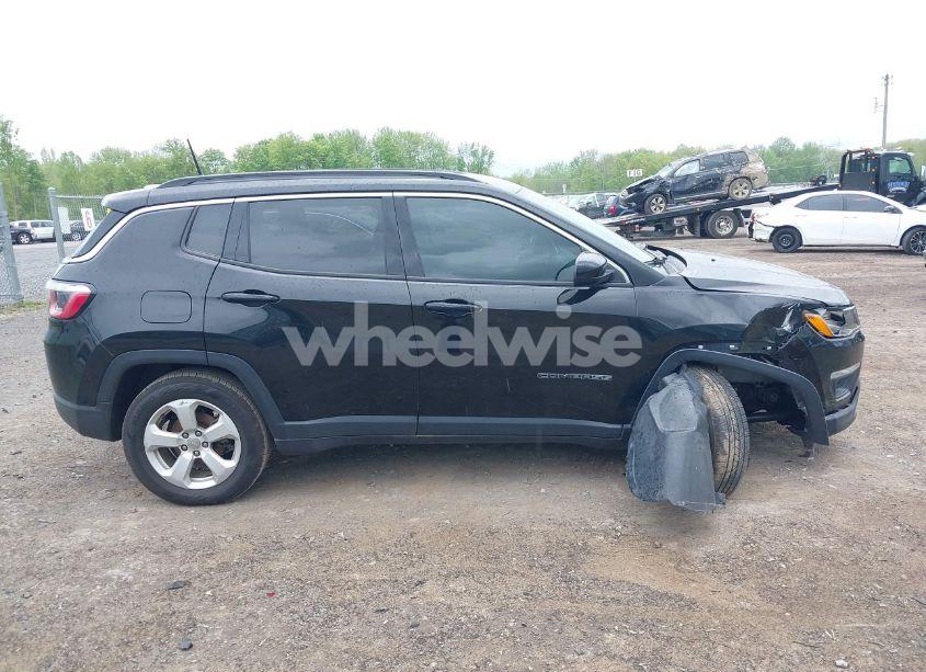 Photo 13 of 2018 Jeep Compass LATITUDE 4X4 (VIN 3C4NJDBBXJT199927)