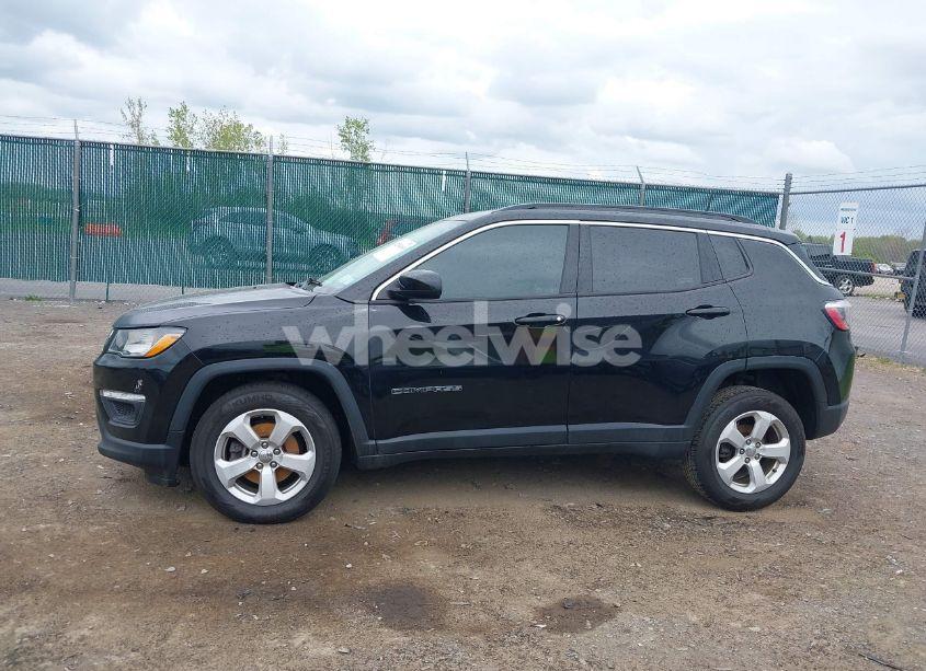 Photo 14 of 2018 Jeep Compass LATITUDE 4X4 (VIN 3C4NJDBBXJT199927)