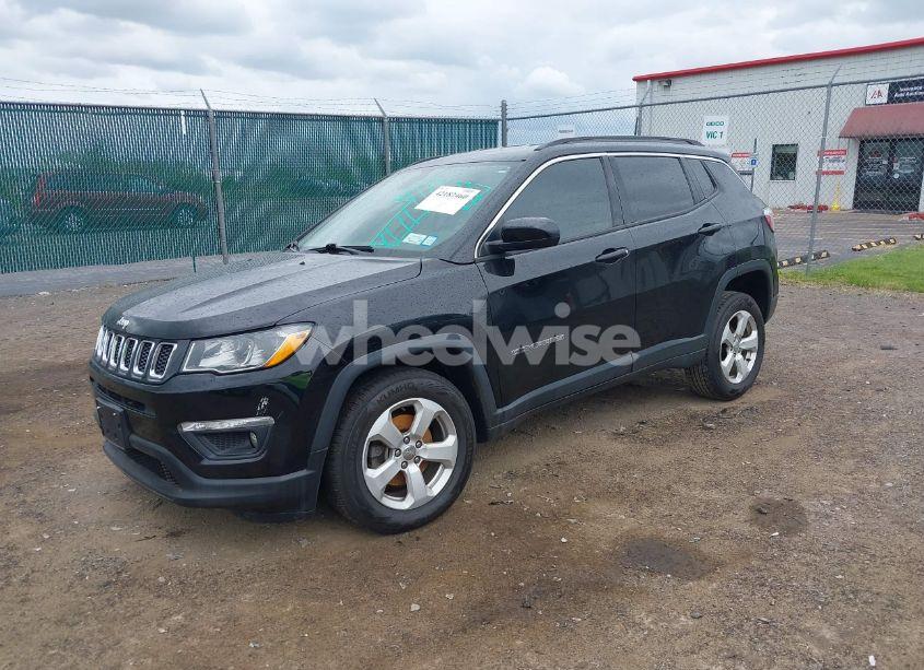 Photo 2 of 2018 Jeep Compass LATITUDE 4X4 (VIN 3C4NJDBBXJT199927)