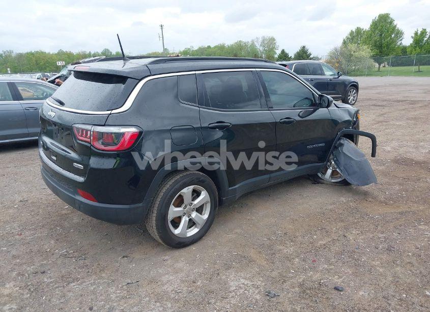 Photo 4 of 2018 Jeep Compass LATITUDE 4X4 (VIN 3C4NJDBBXJT199927)