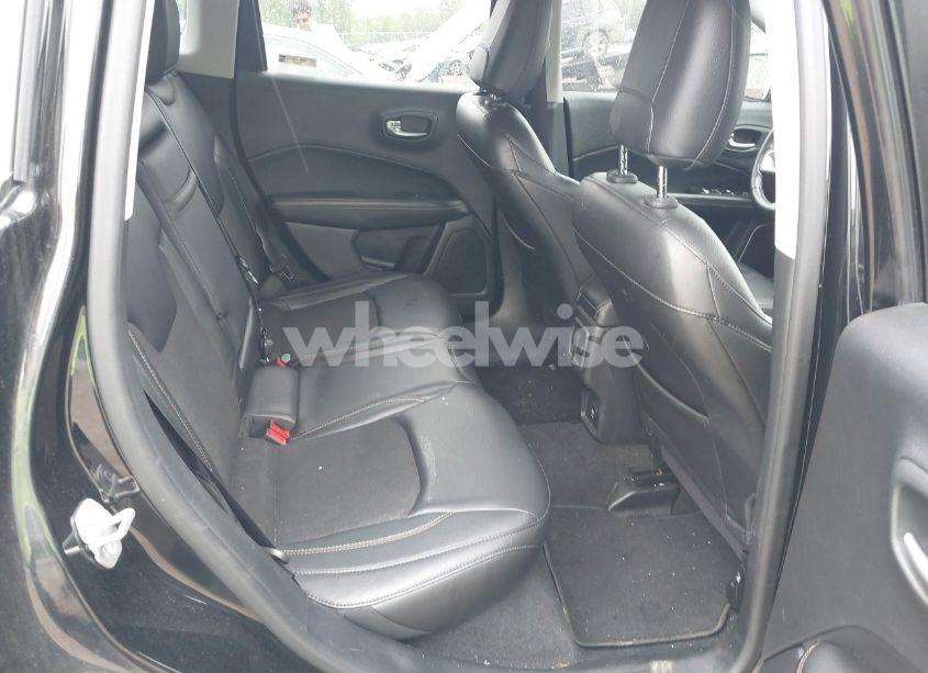 Photo 8 of 2018 Jeep Compass LATITUDE 4X4 (VIN 3C4NJDBBXJT199927)