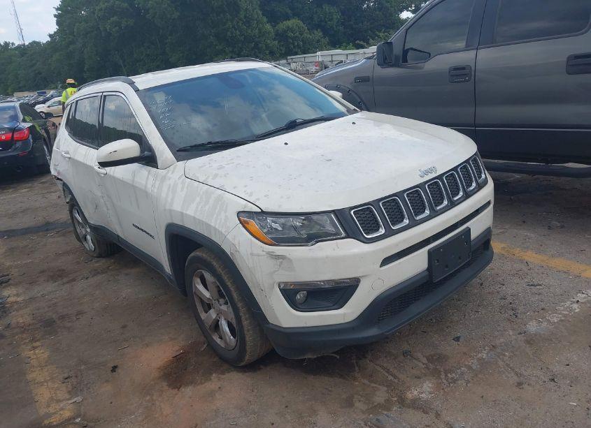 2018 Jeep Compass LATITUDE 4X4 (VIN 3C4NJDBBXJT314591) main photo