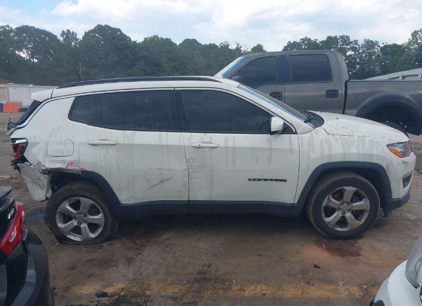 Photo 13 of 2018 Jeep Compass LATITUDE 4X4 (VIN 3C4NJDBBXJT314591)