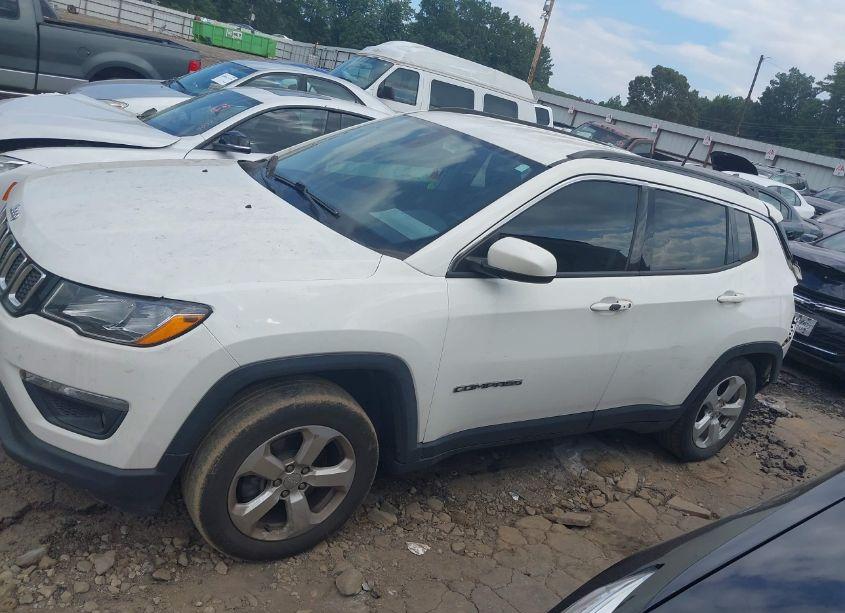 Photo 14 of 2018 Jeep Compass LATITUDE 4X4 (VIN 3C4NJDBBXJT314591)