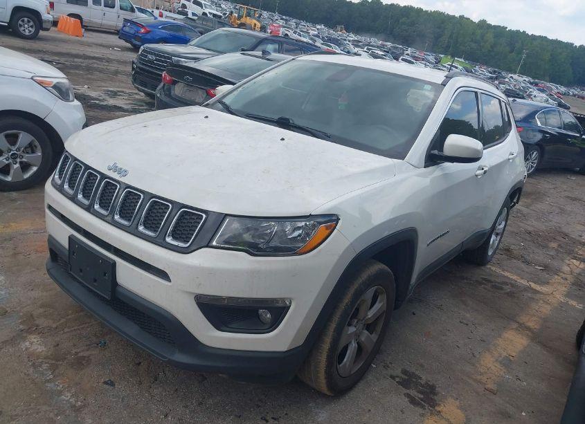 Photo 2 of 2018 Jeep Compass LATITUDE 4X4 (VIN 3C4NJDBBXJT314591)