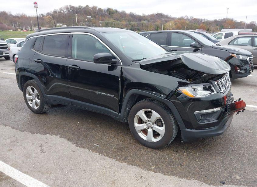 2018 Jeep Compass LATITUDE 4X4 (VIN 3C4NJDBBXJT349793) main photo