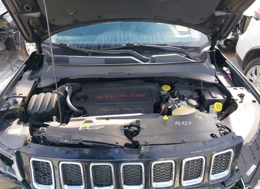 Photo 10 of 2018 Jeep Compass LATITUDE 4X4 (VIN 3C4NJDBBXJT349793)