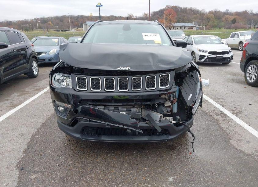Photo 13 of 2018 Jeep Compass LATITUDE 4X4 (VIN 3C4NJDBBXJT349793)