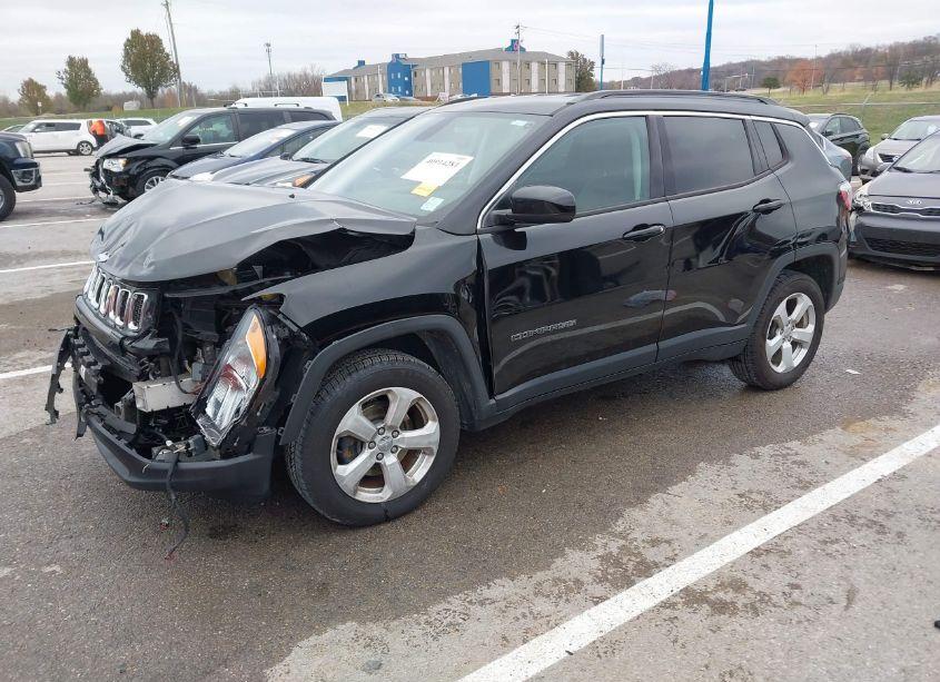 Photo 2 of 2018 Jeep Compass LATITUDE 4X4 (VIN 3C4NJDBBXJT349793)