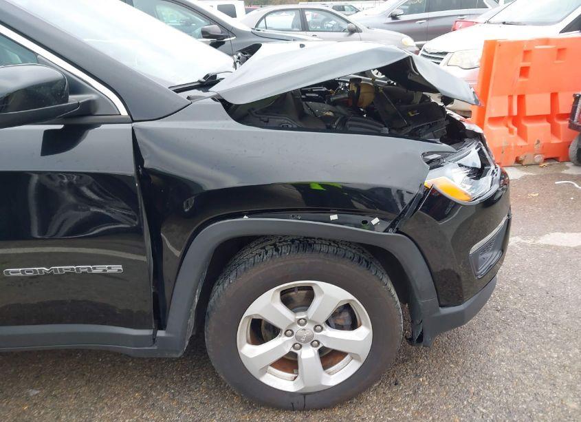 Photo 20 of 2018 Jeep Compass LATITUDE 4X4 (VIN 3C4NJDBBXJT349793)