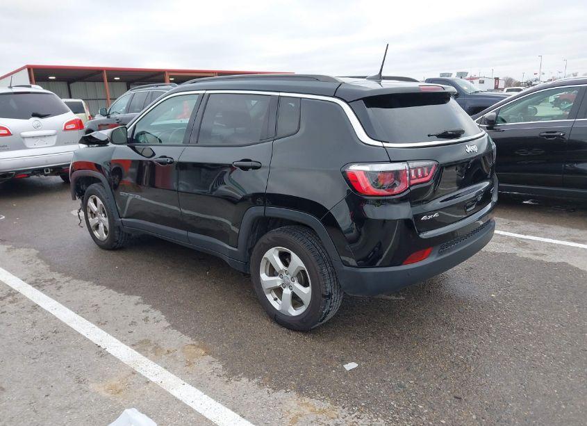 Photo 3 of 2018 Jeep Compass LATITUDE 4X4 (VIN 3C4NJDBBXJT349793)