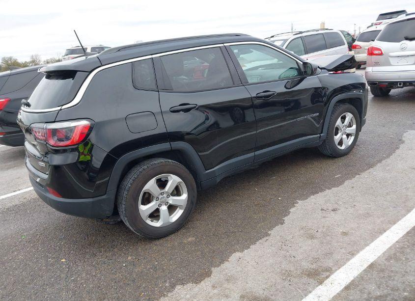 Photo 4 of 2018 Jeep Compass LATITUDE 4X4 (VIN 3C4NJDBBXJT349793)