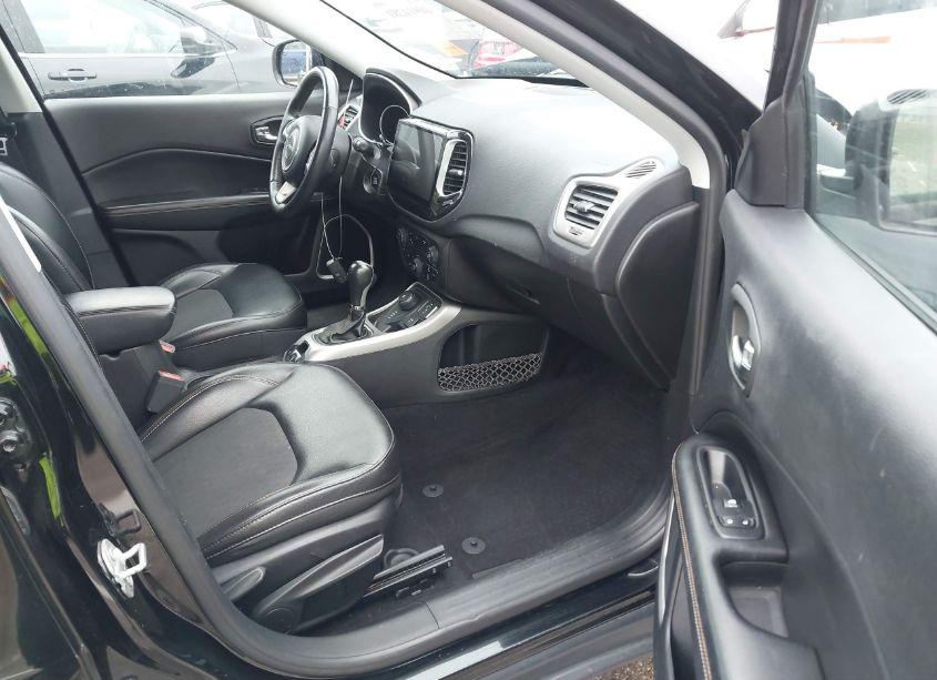 Photo 5 of 2018 Jeep Compass LATITUDE 4X4 (VIN 3C4NJDBBXJT349793)